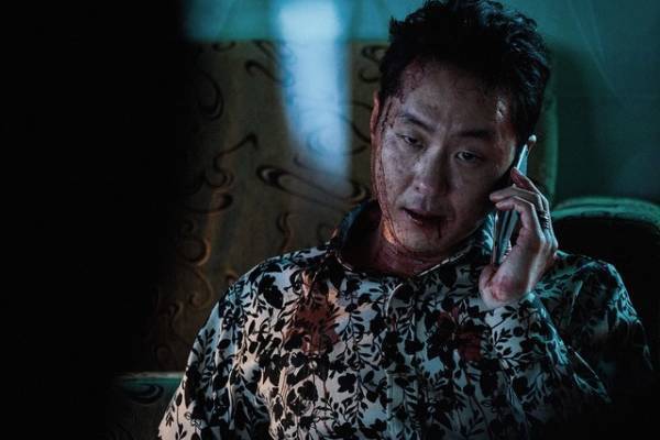 ユ・オソン＆チャン・ヒョクが火花を散らす！名バイプレイヤーたちも登場『狼たちの墓標』予告映像＆場面写真