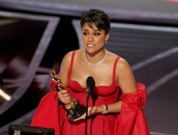 【第94回アカデミー賞】助演女優賞は『ウエスト・サイド・ストーリー』のアリアナ・デボーズが初受賞