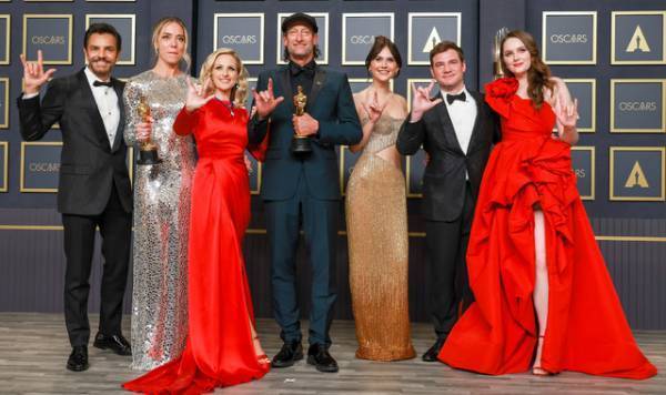 【第94回アカデミー賞総括】配信映画＆ろう者男性俳優の初受賞、青いリボン、そして大スターの激怒！ 歴史的一夜は課題も山積