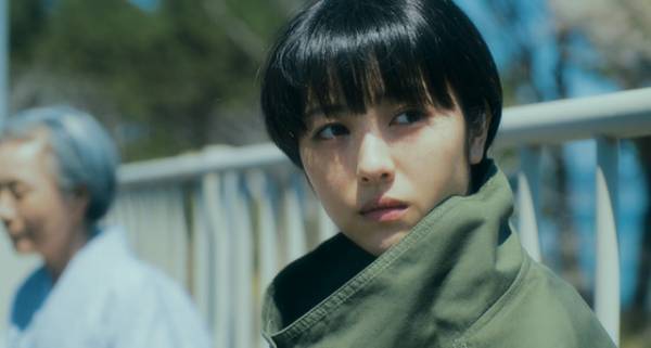 浜辺美波“すみれ”撮影の特別映像＆髪型変化する写真も公開『やがて海へと届く』