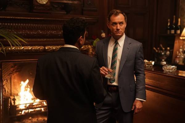 夫の本性が徐々に露わに…ジュード・ロウ主演『不都合な理想の夫婦』予告編＆場面写真