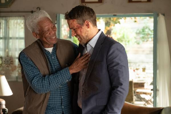 モーガン・フリーマン＆ライアン・レイノルズ“親子”が感動の再会『ヒットマンズ・ワイフズ・ボディガード』本編映像