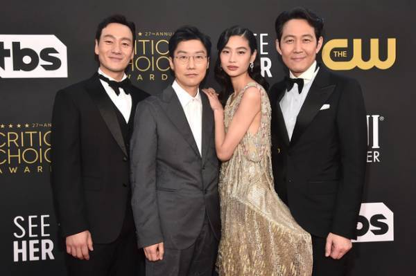 ファン・ドンヒョク監督、「イカゲーム」より暴力的な長編映画を準備中「またしても物議を醸す作品に」