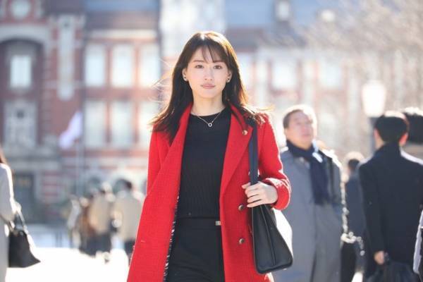 「元彼の遺言状」1話 綾瀬はるか“麗子”の食べっぷりに「見事」の声、SNSでは“シェフ大泉”がトレンド入り