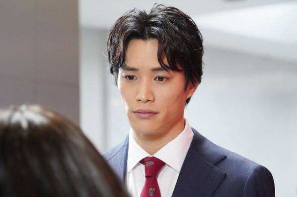 「悪女（わる）」1話 今田美桜“麻理鈴”に「ハマりかたが圧倒的」、向井理“T・Oさん”には「あのスカイダイビング姿は反則」の声も