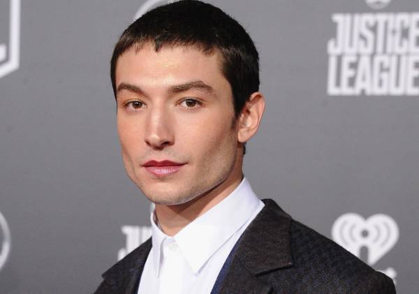 エズラ・ミラー、ハワイで共に過ごした夫婦が一時的接近禁止命令を取り下げ…それでも問題は山積み