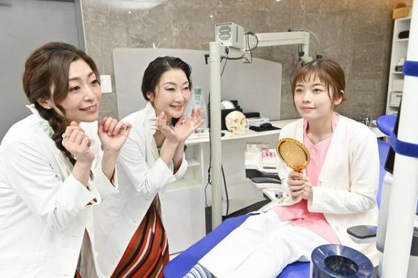 「妖怪シェアハウス－帰ってきたん怪－」2話、小芝風花“澪”の“お歯カラー”に「インパクトが強烈すぎ」、美容外科姉妹の“正体”には「またレアなのを…」の声も