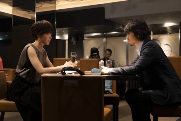 斎藤工×上野樹里、既成概念にとらわれない関係を模索する2人の新写真「ヒヤマケンタロウの妊娠」