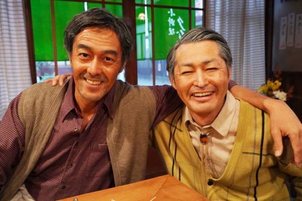 阿部寛“ヤス”と町の人の穏やかな姿とらえた“もう一つの家族写真”『とんび』劇中写真