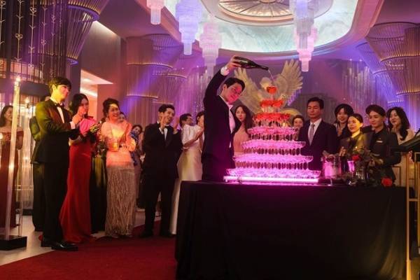 富裕層の闇を描き、韓国で社会現象化「ペントハウス」第1話を期間限定公開