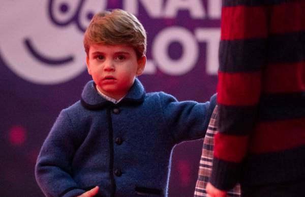 4歳の誕生日を迎えたルイ王子の記念写真が公開に