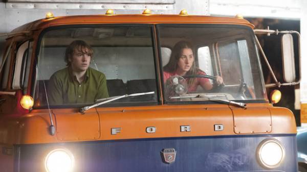 70年代を完璧に再現したファッションやセットに注目『リコリス・ピザ』場面写真