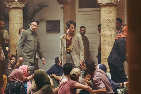 韓国と北朝鮮の大使館員たちの生死をかけた脱出！ 実話描く『モガディシュ』迫力の予告編