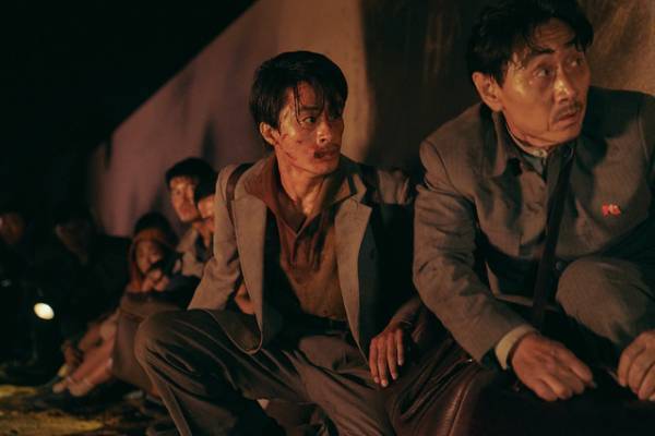 韓国と北朝鮮の大使館員たちの生死をかけた脱出！ 実話描く『モガディシュ』迫力の予告編