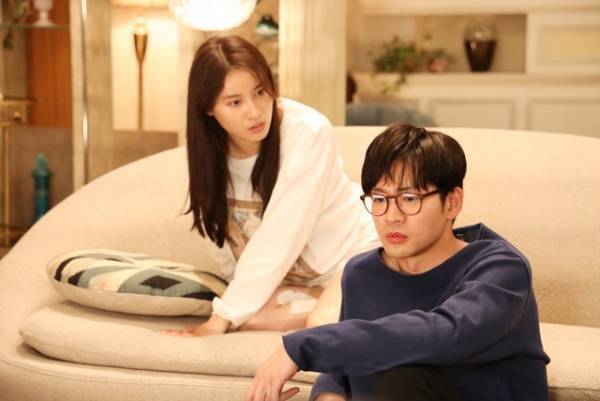 「やんごとなき一族」2話 小沢真珠“綾”の行動に「#小沢劇場」でSNSが沸く一方、佐々木希“立花”に「敵なのか味方なのか」と憶測飛び交う