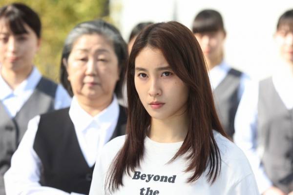 「やんごとなき一族」2話 小沢真珠“綾”の行動に「#小沢劇場」でSNSが沸く一方、佐々木希“立花”に「敵なのか味方なのか」と憶測飛び交う