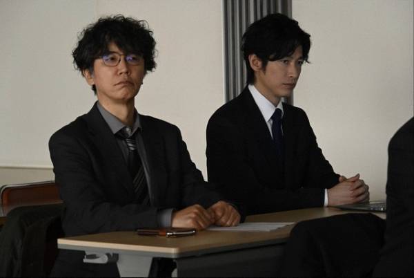 「パンドラの果実」第2話 安藤政信“カーン”に「すでに怪しい」、“覆面ゲーマー「three Arrows」”にも数多くの反応