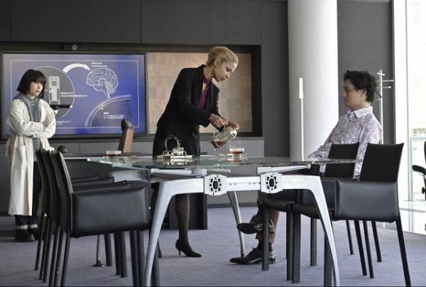 「パンドラの果実」第2話 安藤政信“カーン”に「すでに怪しい」、“覆面ゲーマー「three Arrows」”にも数多くの反応