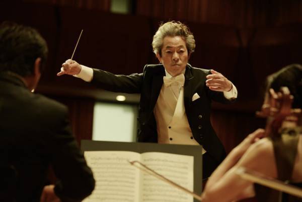 町田啓太が演奏、水谷豊は指揮者に『太陽とボレロ』夢を奏でる場面写真