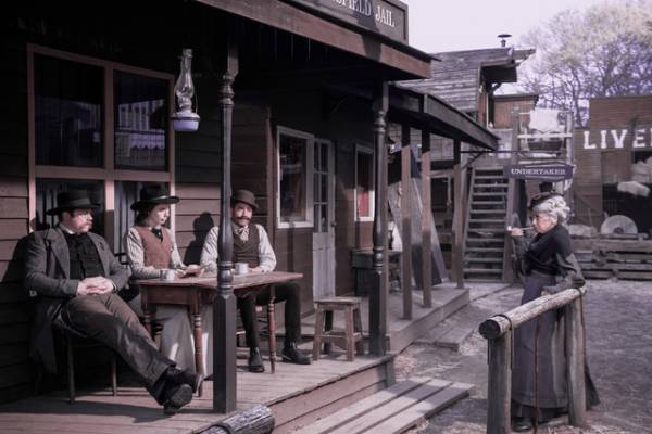 オリヴィア・コールマン「独特な表現方法」空想シーンの意味をキャスト＆スタッフが語る「ランドスケーパーズ 秘密の庭」