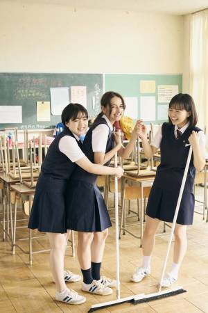 5か国のルーツを持つ『マイスモールランド』主演・嵐莉菜のメイキングショット公開