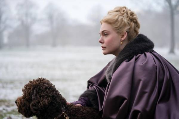 エル・ファニング「エカチェリーナと共に成長した」「THE GREAT」S2を語るインタビュー入手