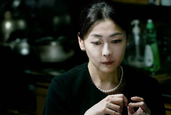 岩田剛典＆中山美穂が演じる、疑惑深まる2人の人物に迫る特別映像『死刑にいたる病』