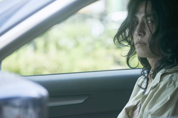 岩田剛典＆中山美穂が演じる、疑惑深まる2人の人物に迫る特別映像『死刑にいたる病』