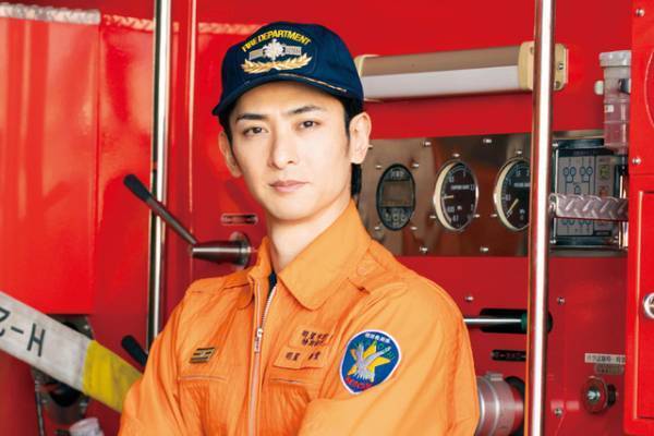 鈴木仁＆上杉柊平＆古川雄大、消防局メンバー写真公開『モエカレはオレンジ色』