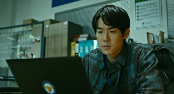ユ・ヨンソク、3か国語での演技とマジックに挑戦！「よりスマートな刑事像」目指す『バニシング：未解決事件』
