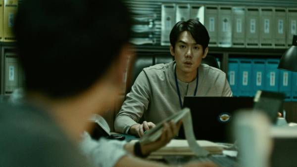 ユ・ヨンソク、3か国語での演技とマジックに挑戦！「よりスマートな刑事像」目指す『バニシング：未解決事件』