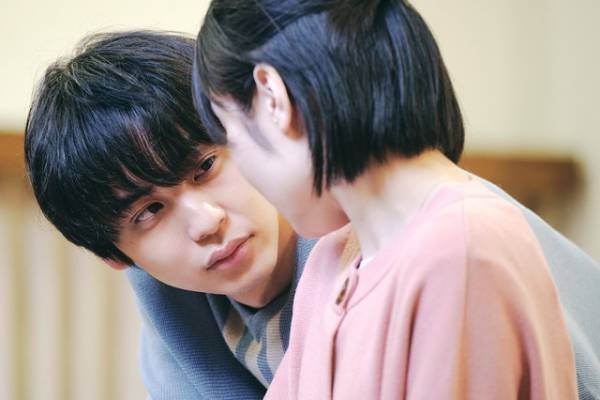 キスシーン稽古中で接近「ドラ恋」新シーズン場面写真先行初公開