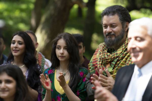 奥平大兼演じる“聡太”、初めてのクルド料理に触れる『マイスモールランド』本編映像