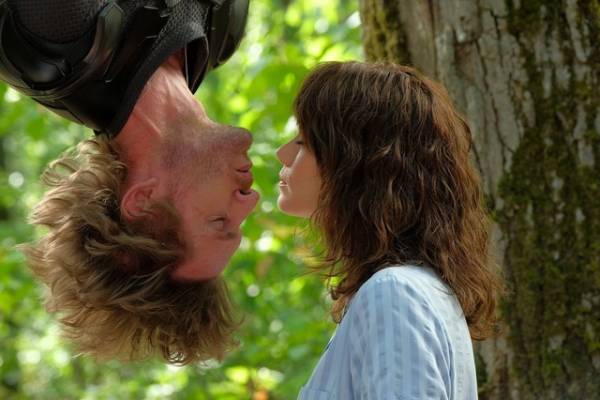 仏版『シティーハンター』チームが放つヒーロー映画!?『バッドマン　史上最低のスーパーヒーロー』映像初公開