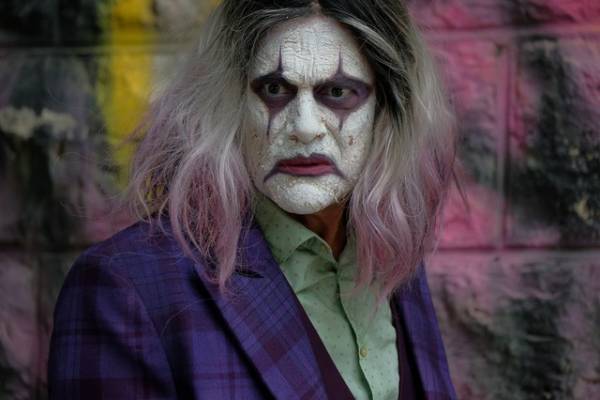 仏版『シティーハンター』チームが放つヒーロー映画!?『バッドマン　史上最低のスーパーヒーロー』映像初公開