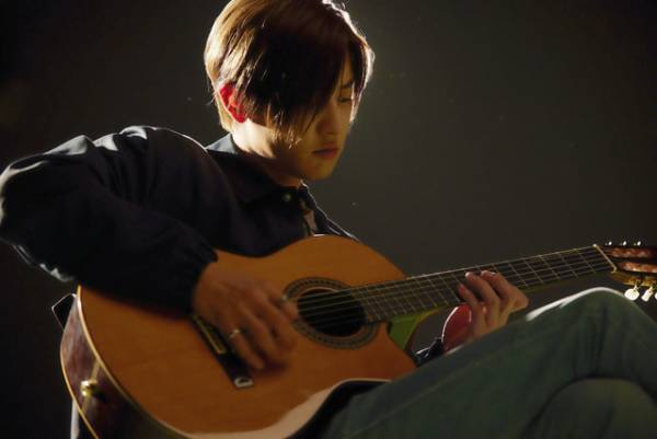 EXOチャンヨル、ビリー・アイリッシュ「Bad Guy」を弾き語り『ぼくの歌が聴こえたら』本編映像