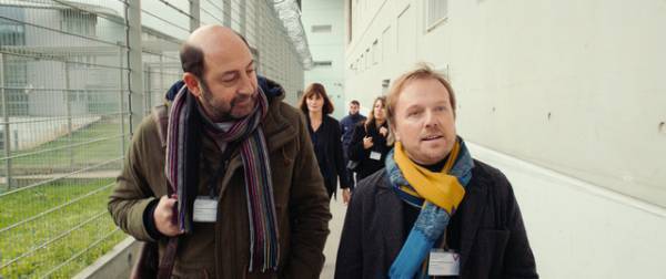 囚人たちの「ゴドーを待ちながら」に大喝采！実話の映画化『アプローズ、アプローズ！囚人たちの大舞台』予告編