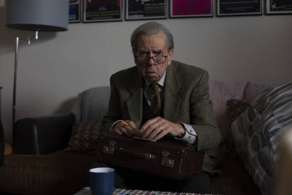 特殊メイクなしで30歳上の役に挑む『君を想い、バスに乗る』インタビュー映像