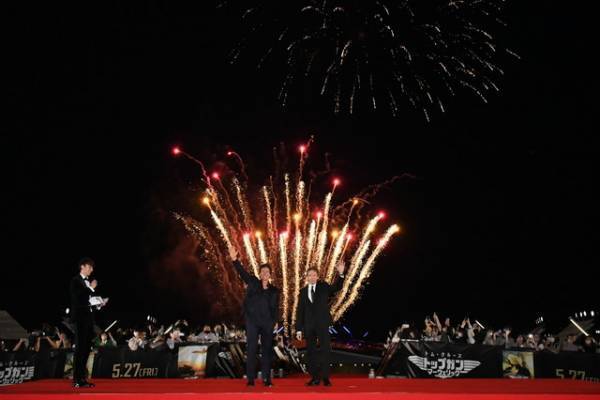 トム・クルーズ、ジャパンプレミアで前代未聞の神ファンサ＆一緒に鑑賞も