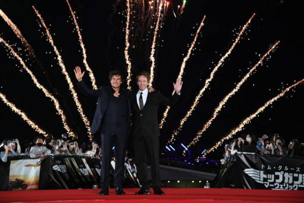 トム・クルーズ、ジャパンプレミアで前代未聞の神ファンサ＆一緒に鑑賞も