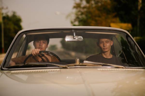 ウォン・カーウァイ作品を彷彿『プアン／友だちと呼ばせて』アルバムのような場面写真