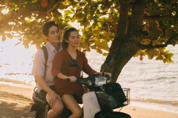 ウォン・カーウァイ作品を彷彿『プアン／友だちと呼ばせて』アルバムのような場面写真