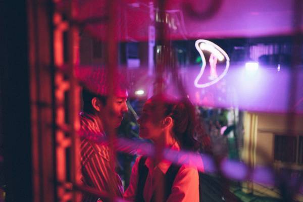 ウォン・カーウァイ作品を彷彿『プアン／友だちと呼ばせて』アルバムのような場面写真