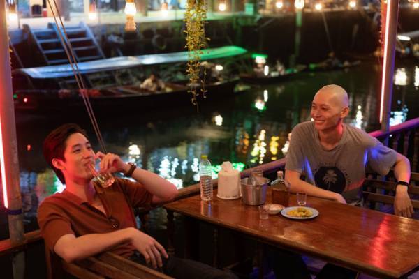 ウォン・カーウァイ作品を彷彿『プアン／友だちと呼ばせて』アルバムのような場面写真