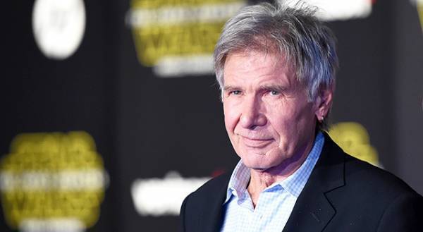 ハリソン・フォード、「スター・ウォーズ・セレブレーション」にサプライズ登場 『インディ・ジョーンズ5』について語る　