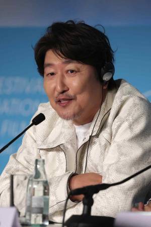 『万引き家族』と『ベイビー・ブローカー』は「つながっている」是枝監督ら、カンヌで記者会見