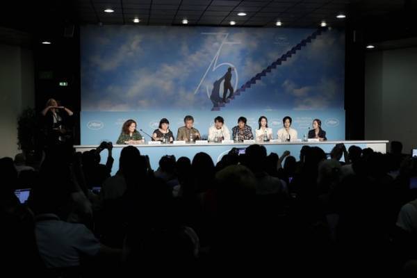 『万引き家族』と『ベイビー・ブローカー』は「つながっている」是枝監督ら、カンヌで記者会見