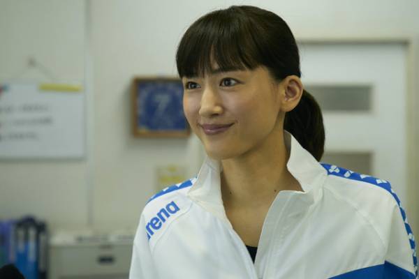 長谷川博己、渾身の一歩！ 『はい、泳げません』水泳教室入会シーン