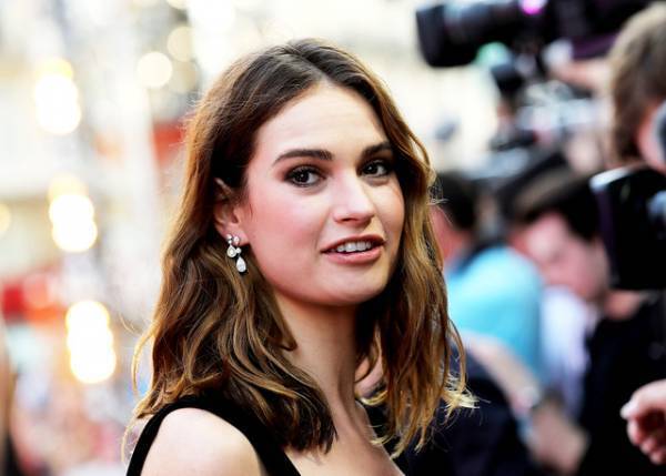 リリー・ジェームズ、ヴェルサーチの新ミューズに就任 インスタで披露した姿が話題に