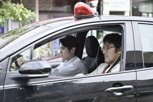 磯村勇斗、阿部寛に「感謝しかありません」“バディ”写真解禁『異動辞令は音楽隊！』